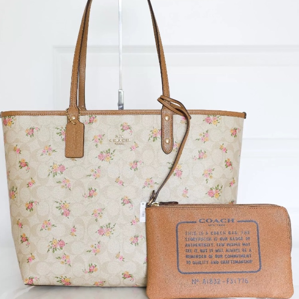 SOLD โ๏ธAuthentic COACH leather floral reversible - Picture 6 of 7